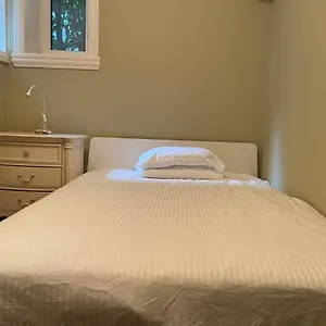 Homestay Spacious Cozy House In West, Vancouver